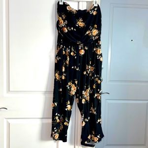 Black floral Tube Top with pockets!